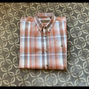 Men’s casual button down short sleeve shirt.